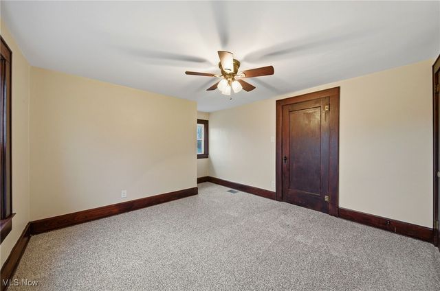 17 Ceramic Avenue, Zanesville, OH 43701