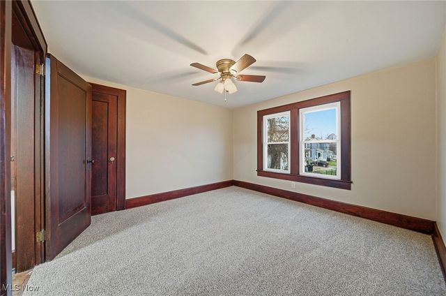 17 Ceramic Avenue, Zanesville, OH 43701