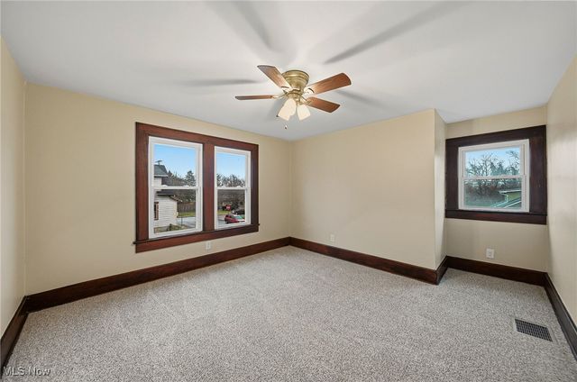 17 Ceramic Avenue, Zanesville, OH 43701