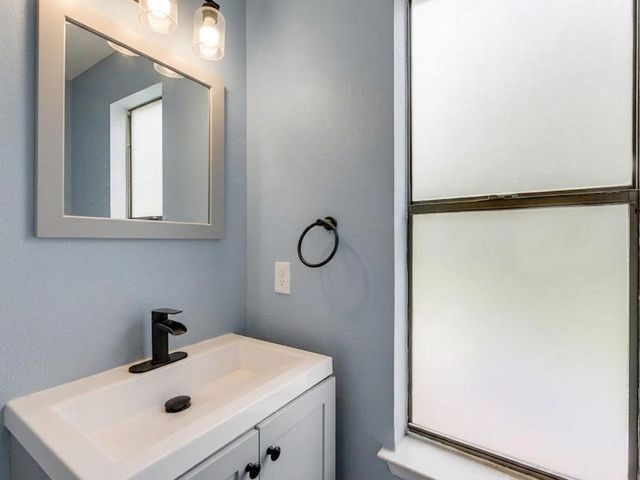 13800 Cambourne DR, Pflugerville, TX 78660