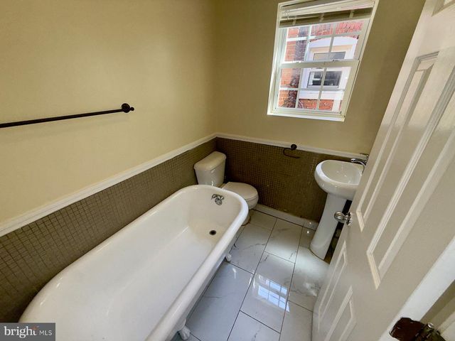 402 E 28TH ST E, Baltimore, MD 21218