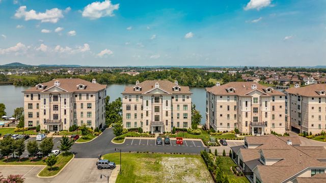 1024 Club View Dr Unit E203, Gallatin, TN 37066