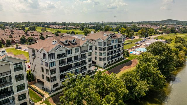 1024 Club View Dr Unit E203, Gallatin, TN 37066