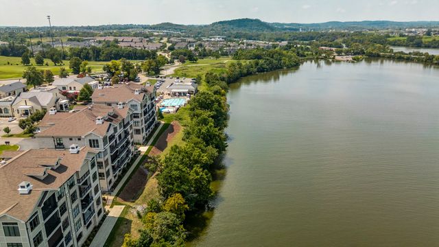 1024 Club View Dr Unit E203, Gallatin, TN 37066