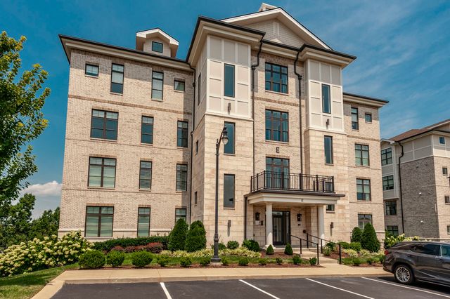1024 Club View Dr Unit E203, Gallatin, TN 37066