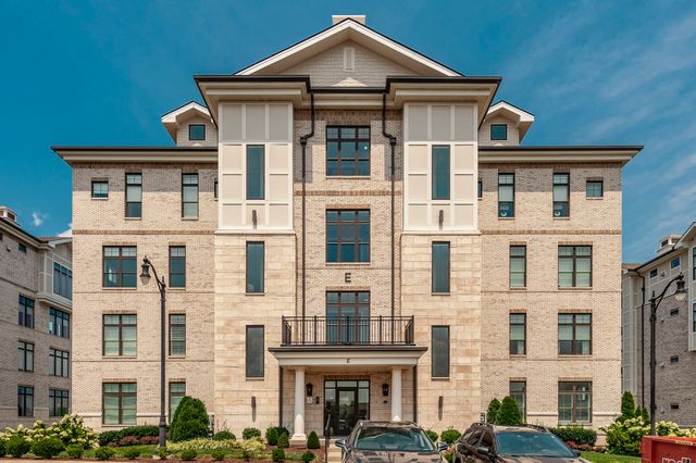 1024 Club View Dr Unit E203, Gallatin, TN 37066