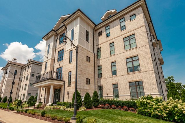 1024 Club View Dr Unit E203, Gallatin, TN 37066