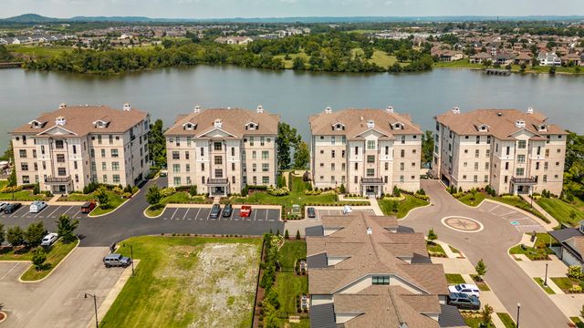 1024 Club View Dr Unit E203, Gallatin, TN 37066