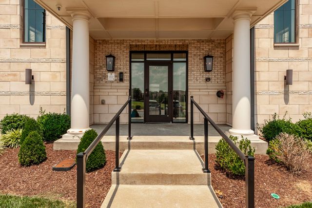 1024 Club View Dr Unit E203, Gallatin, TN 37066