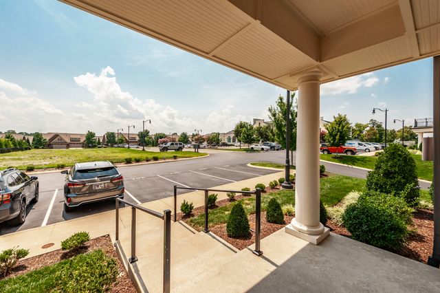 1024 Club View Dr Unit E203, Gallatin, TN 37066