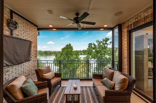 1024 Club View Dr Unit E203, Gallatin, TN 37066