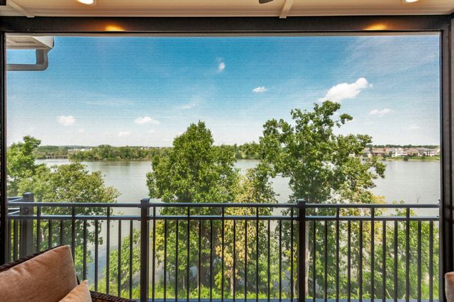 1024 Club View Dr Unit E203, Gallatin, TN 37066