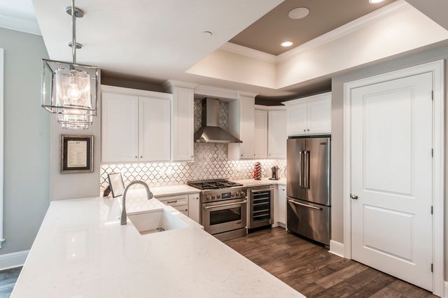 1024 Club View Dr Unit E203, Gallatin, TN 37066