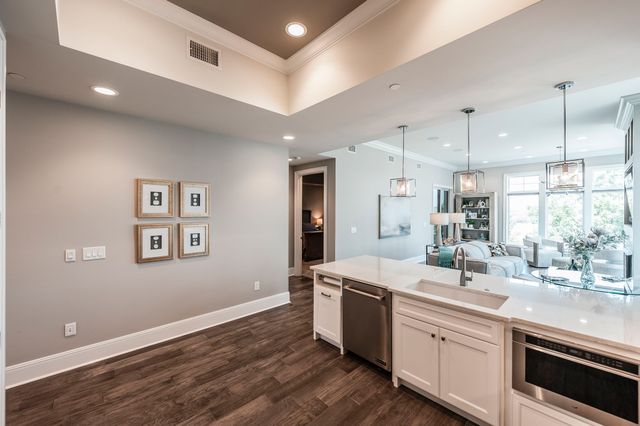 1024 Club View Dr Unit E203, Gallatin, TN 37066