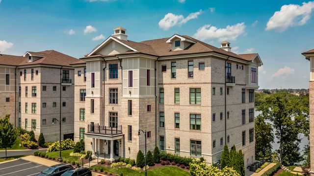 1024 Club View Dr Unit E203, Gallatin, TN 37066
