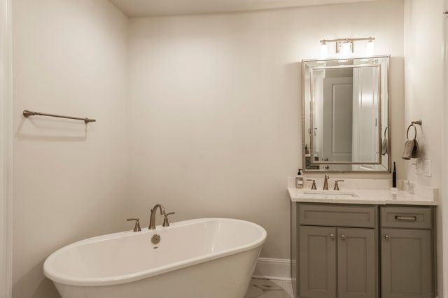 1024 Club View Dr Unit E203, Gallatin, TN 37066
