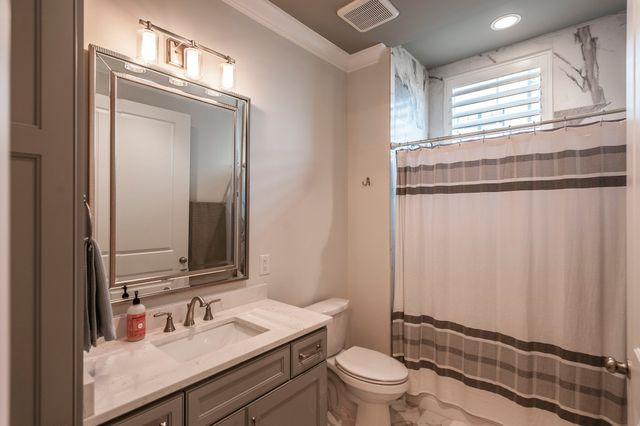 1024 Club View Dr Unit E203, Gallatin, TN 37066