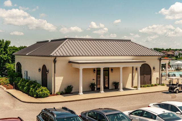 1024 Club View Dr Unit E203, Gallatin, TN 37066