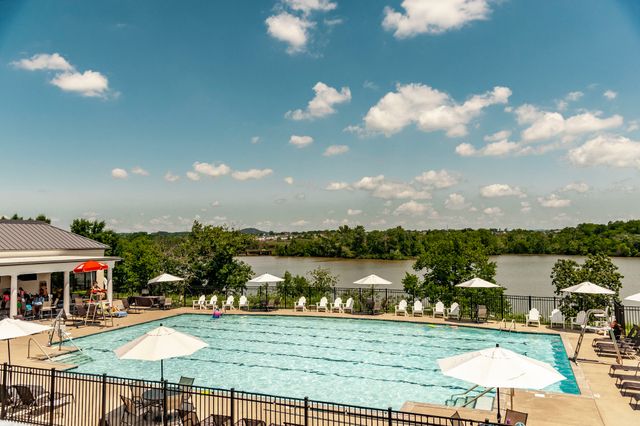 1024 Club View Dr Unit E203, Gallatin, TN 37066