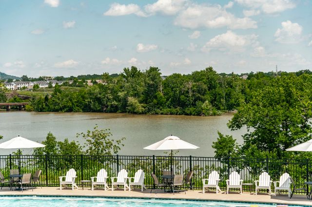 1024 Club View Dr Unit E203, Gallatin, TN 37066