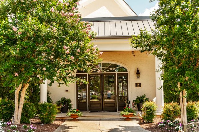 1024 Club View Dr Unit E203, Gallatin, TN 37066