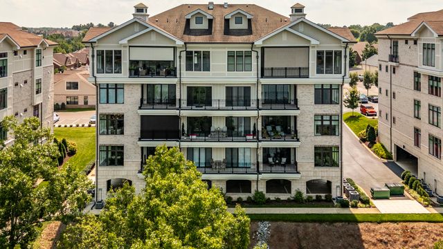 1024 Club View Dr Unit E203, Gallatin, TN 37066