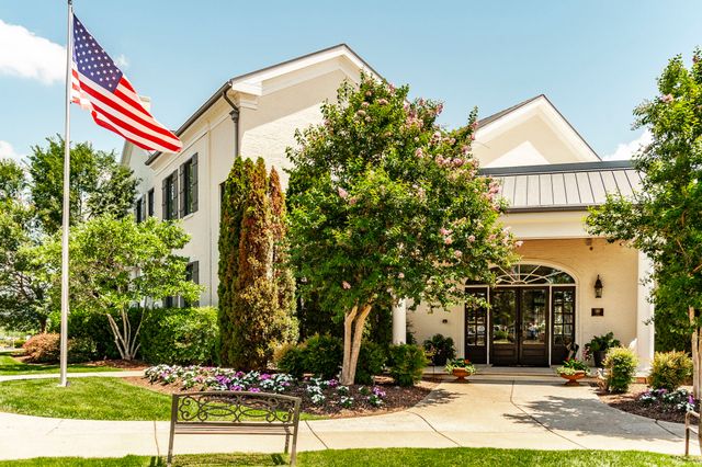 1024 Club View Dr Unit E203, Gallatin, TN 37066