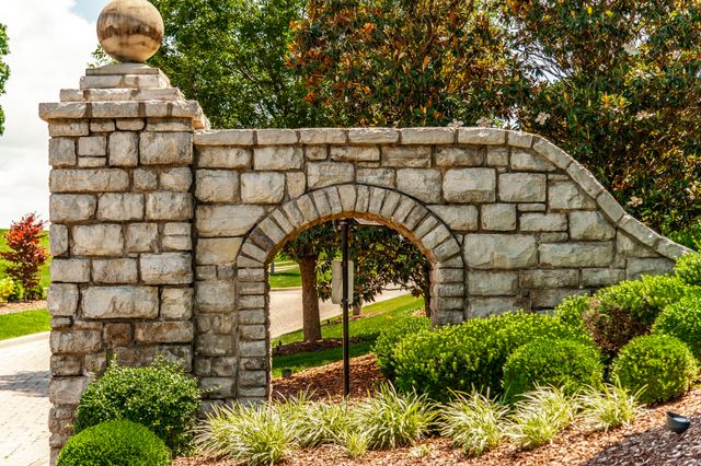 1024 Club View Dr Unit E203, Gallatin, TN 37066