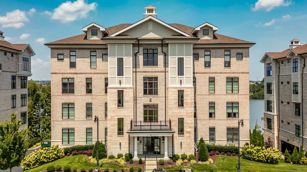 1024 Club View Dr Unit E203, Gallatin, TN 37066