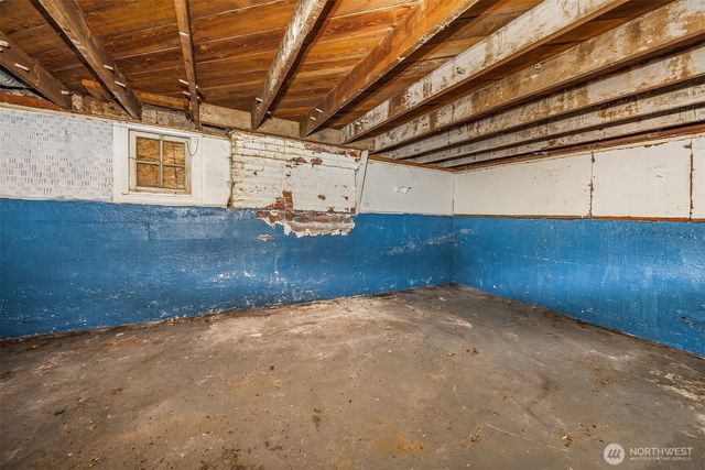 945 N 103rd Street, Seattle, WA 98133