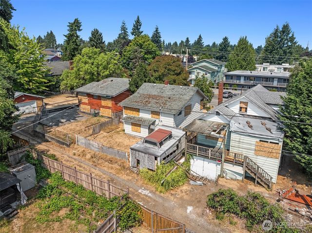 945 N 103rd Street, Seattle, WA 98133