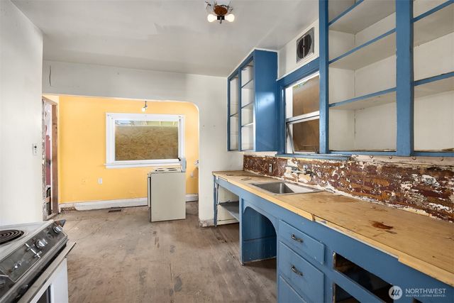 945 N 103rd Street, Seattle, WA 98133