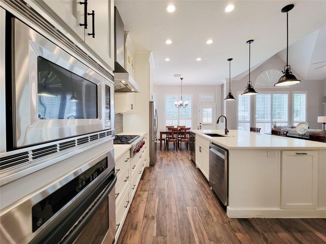 78 N Bluff Creek Circle, The Woodlands, TX 77382