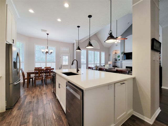 78 N Bluff Creek Circle, The Woodlands, TX 77382