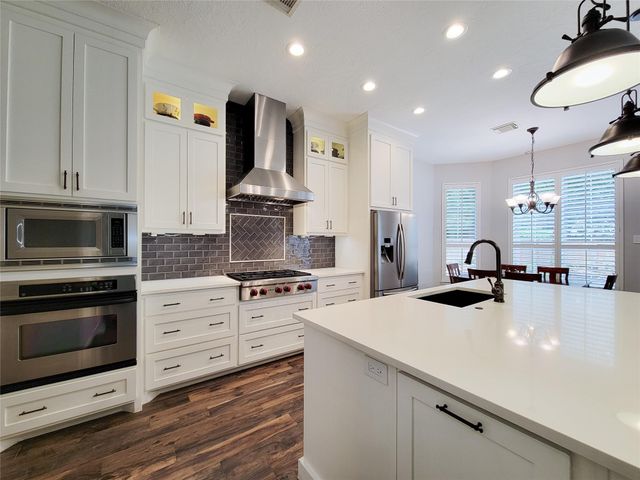 78 N Bluff Creek Circle, The Woodlands, TX 77382