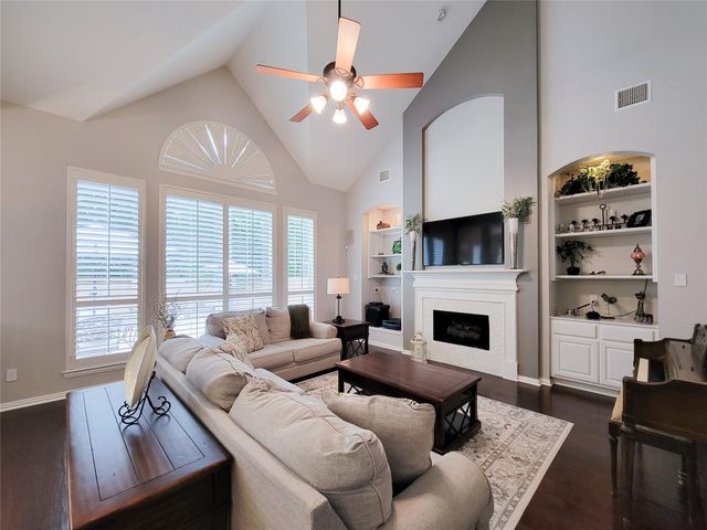 78 N Bluff Creek Circle, The Woodlands, TX 77382
