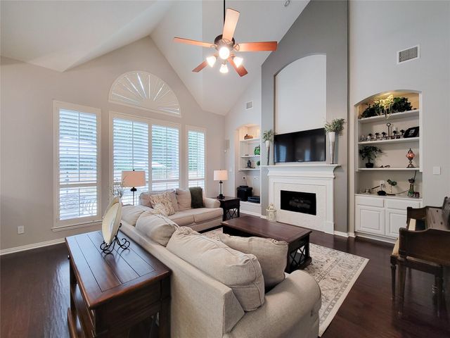 78 N Bluff Creek Circle, The Woodlands, TX 77382