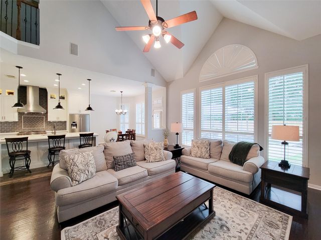 78 N Bluff Creek Circle, The Woodlands, TX 77382