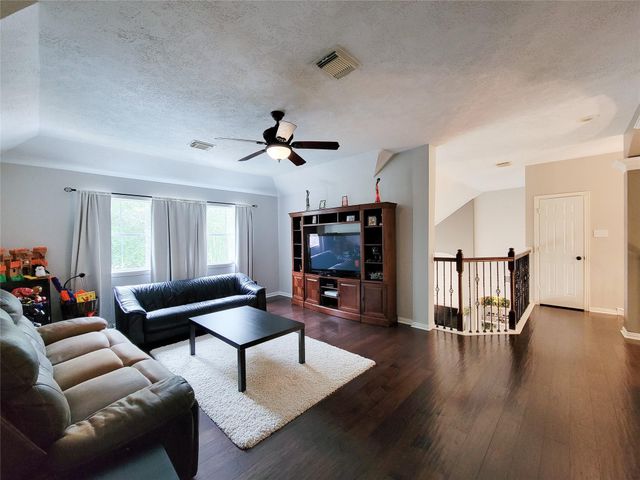 78 N Bluff Creek Circle, The Woodlands, TX 77382