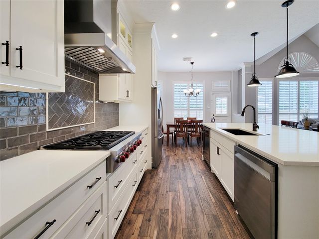 78 N Bluff Creek Circle, The Woodlands, TX 77382