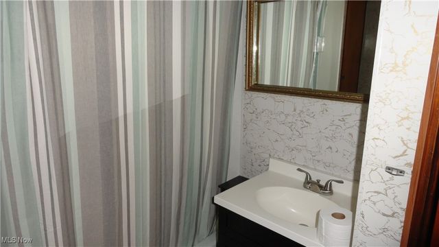 215 Alpine, Chester, WV 26034