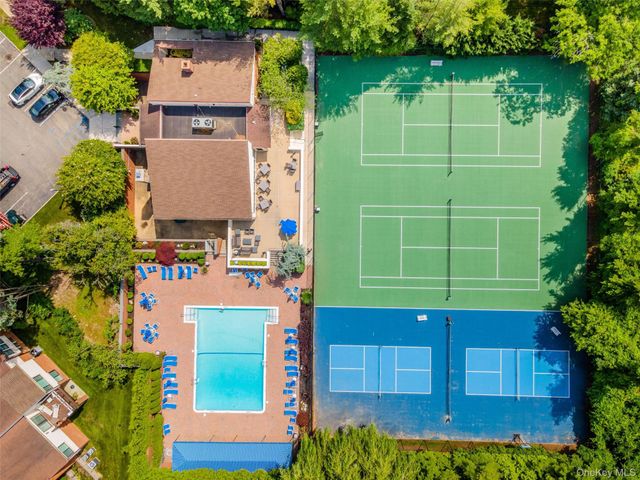215 Hornbill Drive, Manhasset, NY 11030