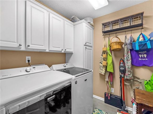 5007 Lakeridge Close, Mcdonough, GA 30253