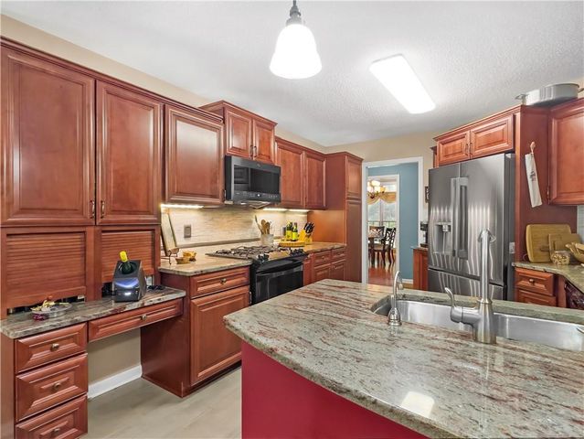 5007 Lakeridge Close, Mcdonough, GA 30253