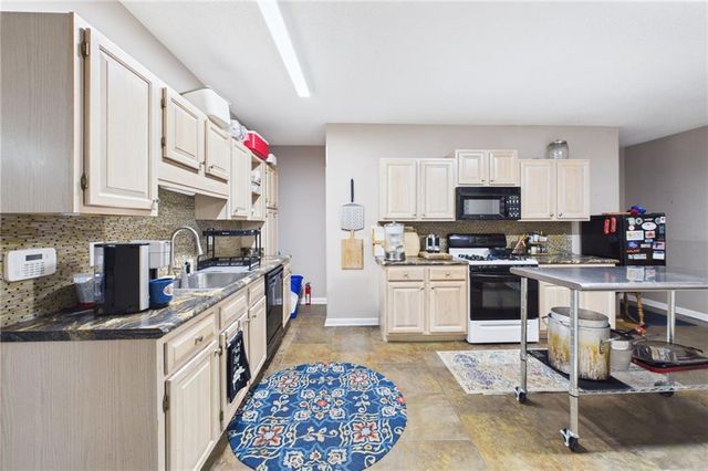 5007 Lakeridge Close, Mcdonough, GA 30253