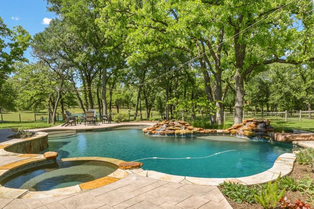 400 Porter Road, Bartonville, TX 76226