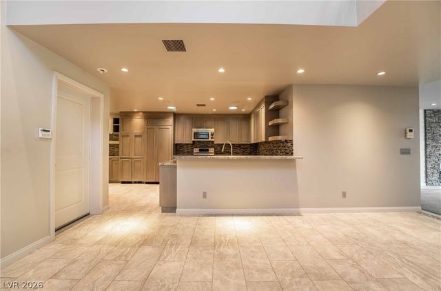 980 Vegas Valley Drive, Las Vegas, NV 89109