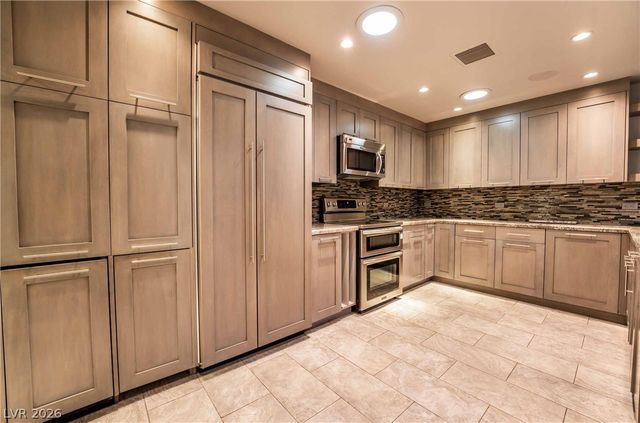 980 Vegas Valley Drive, Las Vegas, NV 89109