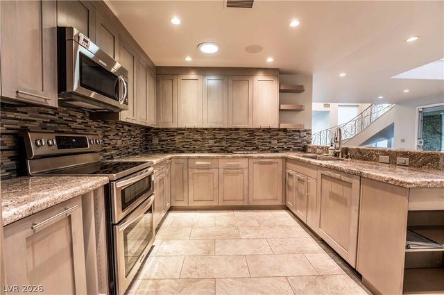 980 Vegas Valley Drive, Las Vegas, NV 89109