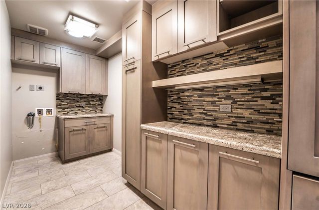 980 Vegas Valley Drive, Las Vegas, NV 89109